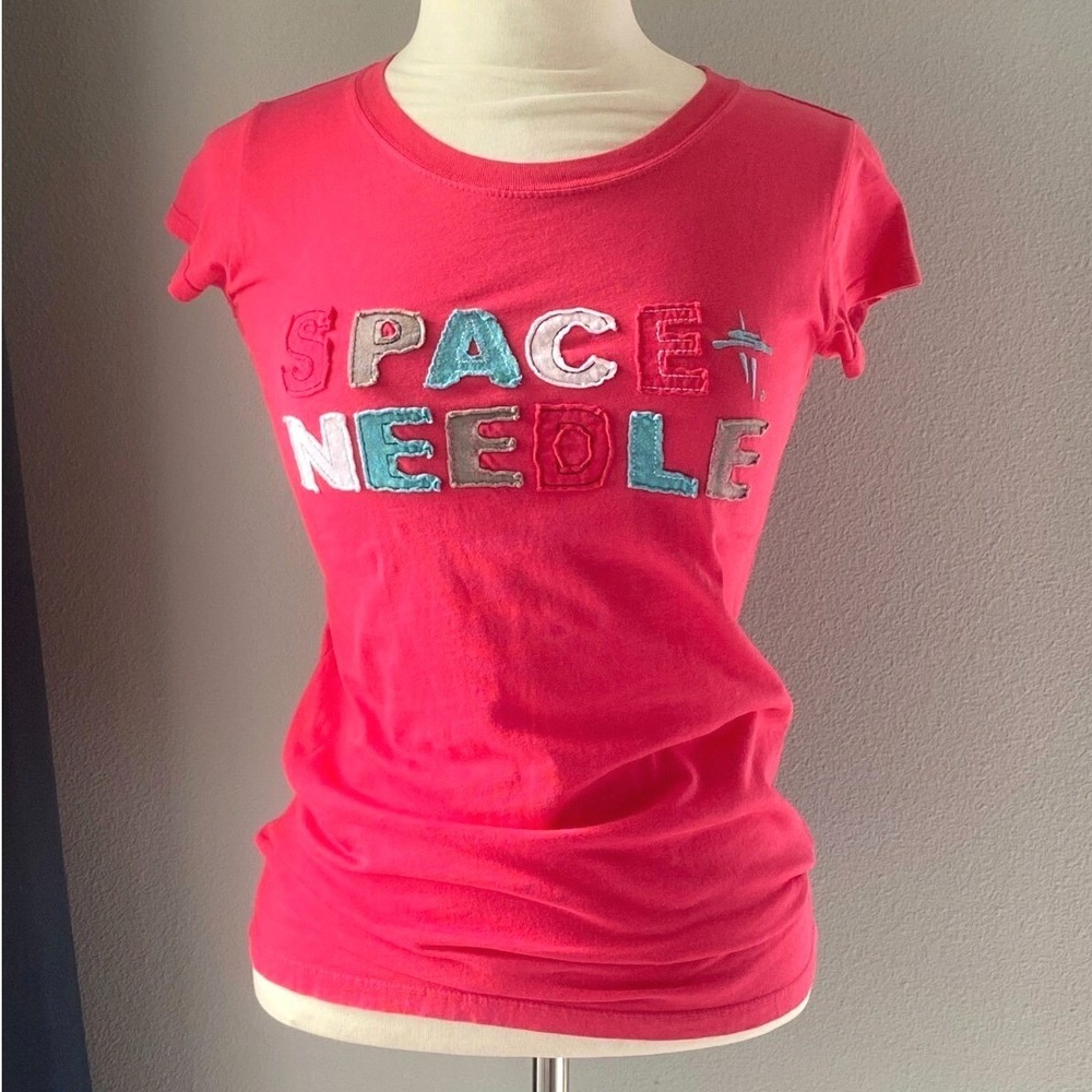 Genuine Pigment Dyed Seattle Space Needle Applique Graphic T-Shirt Pink Small